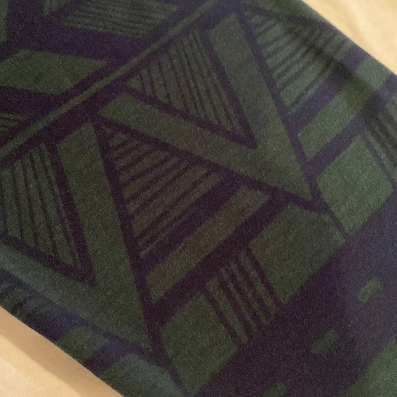 LulaRoe Randy Raglan Tee - Picture 3 of 7